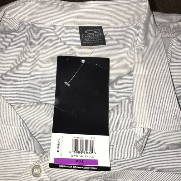 Oakley Button-Front Size XXL - Picture 4 of 4
